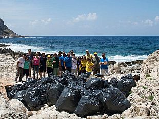 clean-up-the-med-alle-egadi-l-area-marina-protetta-e-legambiente-ripuliscono-cala-tramontana-a-levanzo