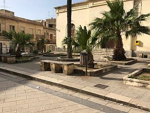 video-muore-un-uomo-a-pochi-metri-un-defibrillatore-ma-nessuno-lo-sa