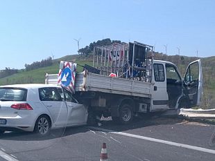 a29-impatta-un-mezzo-anas-che-finisce-fuori-strada-incidente-in-prossimita-dello-svicolo-per-salemi