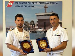 nave-galatea-nel-porto-di-mazara-visita-del-tenente-luca-labella-alla-sede-della-guardia-costiera