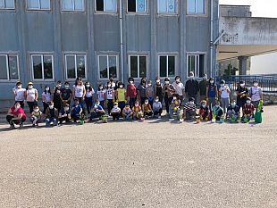 bambini-e-insegnanti-per-il-progetto-legalorto-alla-capuana