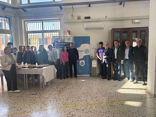 acqua-pura-futuro-sostenibile-il-rotary-club-marsala-porta-free-water-nella-sede-ipc-dellistituto-damiani