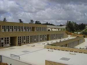 de-profundis-per-gli-ascensori-del-cimitero-comunale