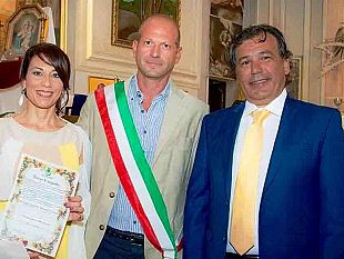 mazara-nozze-d-argento-dei-coniugi-giacalone-burgio-consegnata-alla-coppia-una-pergamena-celebrativa