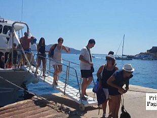 video-da-mazara-alle-egadi-in-una-giornata-di-escursioni-la-risposta-dei-turisti-nel-riscontro-del-capitano-massimo-torre