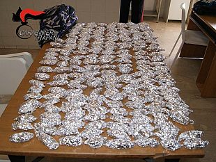 valderice-deteneva-in-casa-droga-e-banconote-false-21enne-arrestato-dai-carabinieri