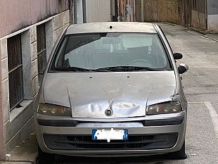 lennesimo-caso-di-malcostume-di-auto-abbandonata