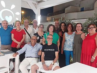 castelvetrano-festeggiano-dopo-41-anni-i-ragazzi-della-5b-del-liceo-scientifico-michele-cipolla