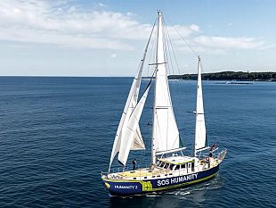 fermo-amministrativo-per-la-humanity-2-bloccata-a-lampedusa-dopo-lo-sbarco-di-71-naufraghi