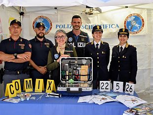 la-polizia-di-stato-al-trapani-comix-2026-con-il-commissario-mascherpa
