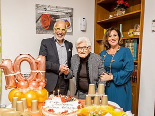 angela-scire-festeggia-101-anni-con-il-sindaco-alfano-e-rosy-milazzo