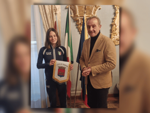 ricevuta-a-palazzo-dali-la-nuotatrice-emanuela-pietrarossa