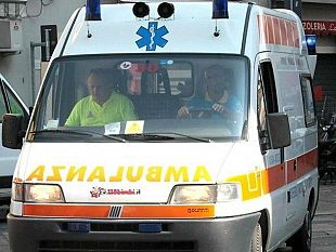 volontari-della-misericordia-soccorrono-immigrato-ustionato-nel-corso-operazione-mare-nostrum