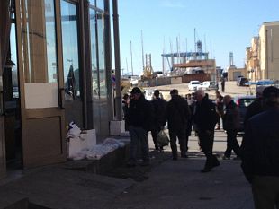 mazara-a-piazza-dello-scalo-il-festival-dell-abusivismo-commerciale