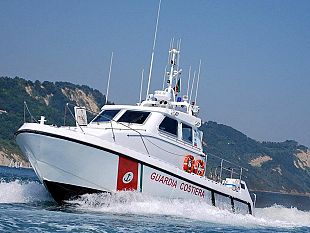 mazara-due-soccorsi-effettuati-dalla-guardia-costiera-un-catamarano-croato-in-avaria-soccorse-4-persone-e-un-evacuazione-medica-coordinata