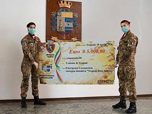 trapani-i-bersaglieri-del-sesto-consegnano-un-assegno-allamministrazione-comunale