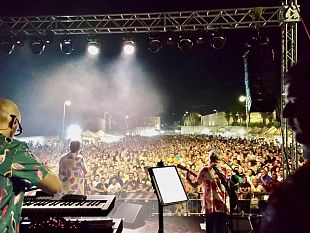 gibellina-la-notte-gialla-illumina-la-citta-registrati-oltre-30-mila-visitatori-nelle-due-serate