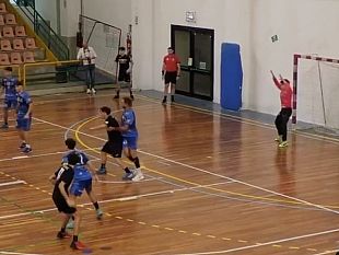 pallamano-marsala-a-punteggio-pieno-in-classifica-battuti-in-casa-i-giovani-del-cus-palermo-b