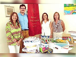 rotaract-trapani-erice-donato-materiale-scolastico-a-20-studenti-ericini