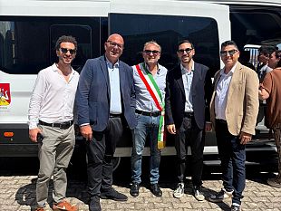 trappeto-inaugurato-il-nuovo-scuolabus-comunale