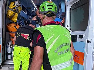 malore-per-una-33enne-allo-zingaro-trasportata-in-ambulanza-allospedale-di-alcamo