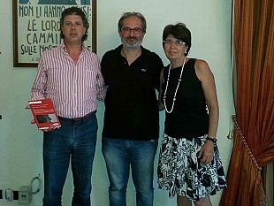 campobello-donato-al-sindaco-castiglione-il-libro-io-non-pago-la-stra-ordinaria-storia-di-gianluca-maria-cali-di-antonino-giorgi