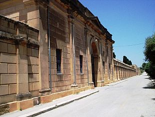 mazara-furto-e-danni-al-cimitero-comunale-lamarezza-dellassessore-reina