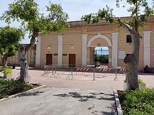 mazara-al-via-i-lavori-di-sistemazione-dellarea-centrale-dellingresso-principale-del-cimitero