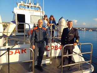 giro-itinerante-per-kevin-e-justin-presso-la-capitaneria-di