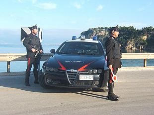 mazara/alcamo-tampona-i-carabinieri-e-scappa-denunciato