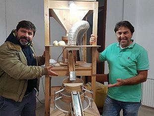 video-damiano-cerami-artigiano-dei-grani-antichi-ci-mostra-i-suoi-macchinari