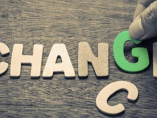 dietro-a-un-meraviglioso-cambiamento-ci-sara-sempre-qualcosa-che-lasceremo-lascerai-dietro-solo-chi-ti-ha-frenato