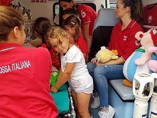 il-comitato-cri-di-castelvetrano-allestisce-il-puntobaby-per-fare-il-pieno-di-latte-pappa-e-cambiare-il-pannolino