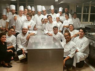 due-studentesse-dellistituto-alberghiero-di-erice-alla-summer-school-alma-di-gualtiero-marchesi