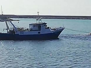 video-mazara-porto-canale-pescherecci-continuano-ad-incagliarsi-in-attesa-del-dragaggio