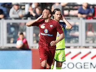 felice-evacuo-e-storia-lex-granata-festeggia-i-200-gol-tra-i-professionisti