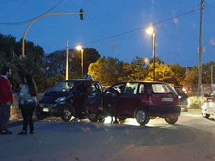 scontro-fra-due-auto-in-via-mario-fani