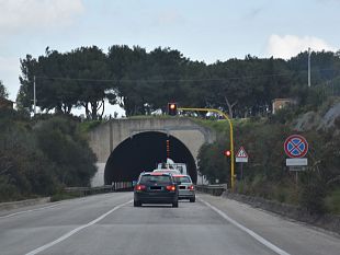 marsala-scorrimento-veloce-la-galleria-ss-filippo-e-giacomo-illuminata