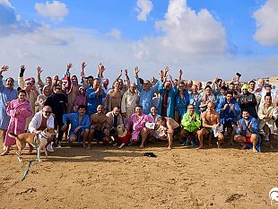 80-temerari-sfidano-il-freddo-per-il-bagno-di-capodannoa-tre-fontane