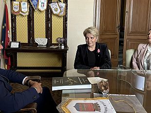 trapani-incontro-in-municipio-con-capo-console-romeno