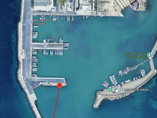 recuperato-il-barchino-sommerso-allingresso-del-porto-di-mazara-aggiornamento-norme-di-sicurezza-della-capitaneria