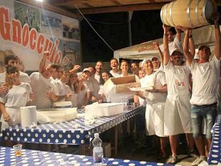 fino-a-150-kg-di-pasta-la-terza-edizione-della-festa-du-gnocculo-domani-a-petrosino
