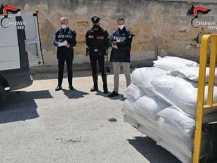 trapani/donazione-in-beneficenza-di-alimenti-sequestrati-presso-unazienda-di-trapani
