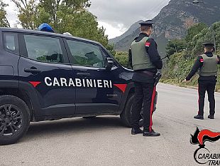 trapani/alcamo-getta-droga-dal-finestrino-dellauto-denunciato-dai-carabinieri