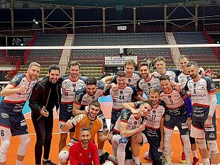 vittoria-dei-biancoblu-lapplauso-dei-1500-supporter-di-catania