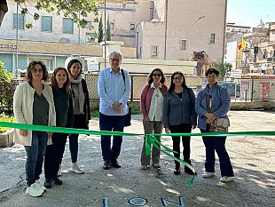 il-parco-giochi-dipinto-dallasssociazione-noi-odv-colora-il-parco-delle-rimembranze