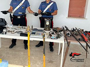 trapani/valderice-pregiudicato-denunciato-per-ricettazione-a-casa-rinvenuti-oggetti-di-ogni-tipo