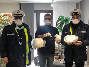 marsala-privati-donano-mascherine-alla-polizia-municipale