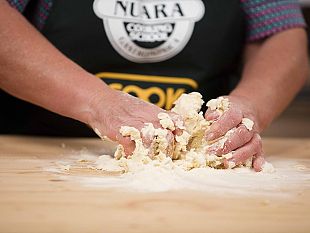 lezioni-di-cucina-italiana-per-i-giovani-fuori-sede-al-nuara-un-corso-di-sopravvivenza-contro-il-cibo-spazzatura