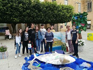 gli-studenti-delli-c-lombardo-radice-pappalardo-e-il-loro-impegno-per-creare-un-mondo-a-colori